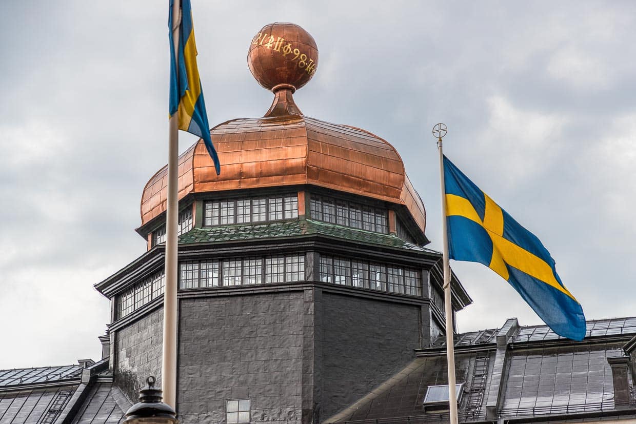 El Gustavianum de Uppsala es el edificio universitario más antiguo de la ciudad. Se construyó en el siglo XVII y fue un regalo del rey Gustavo II Adolfo. El Theatrum Anatomicum se encuentra en el vestíbulo bajo la cúpula de cobre, que fue renovada en 2024. El edificio es ahora un museo y expone colecciones de la universidad, egiptología, arqueología e historia de la ciencia / © Foto: Georg Berg