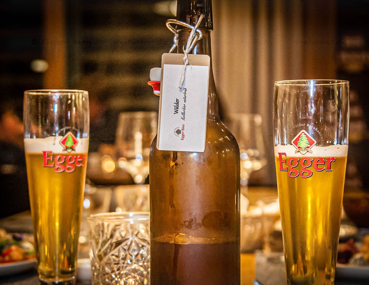 Craftbeer aus dem Bregenzerwald. Ein naturtrübes Wälder Kellerbier passt gut zur herzhaften Herbstküche / © Foto: Georg Berg