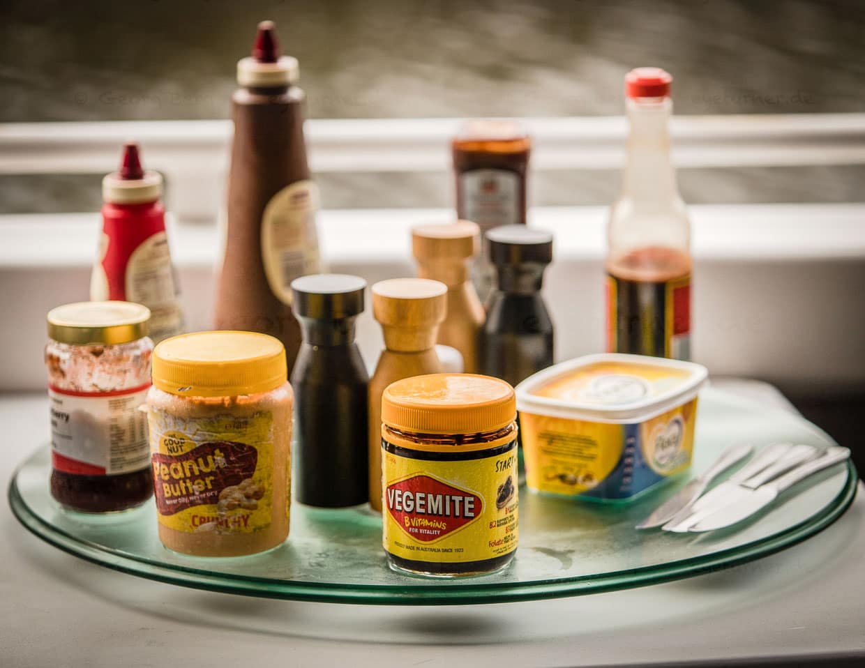 Das australische Vegemite Buffet: Vegemite enthält viel Vitamin B und Aussies schwören, dass sie nur deshalb selten von Mücken belästigt werden, weil sie es ständig essen / © Foto: Georg Berg