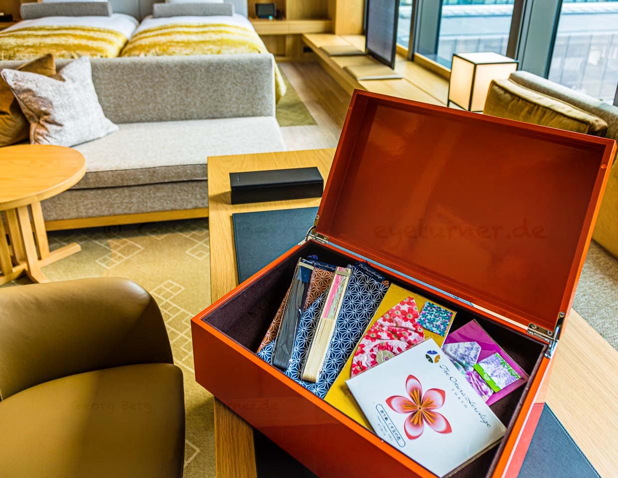 Die Geschenkbox für Traditionalisten. Im Heritage-Flügel, mit 108 Zimmern wird neben kleinen Geschenken auch ein Butler-Service angeboten / © Foto: Georg Berg