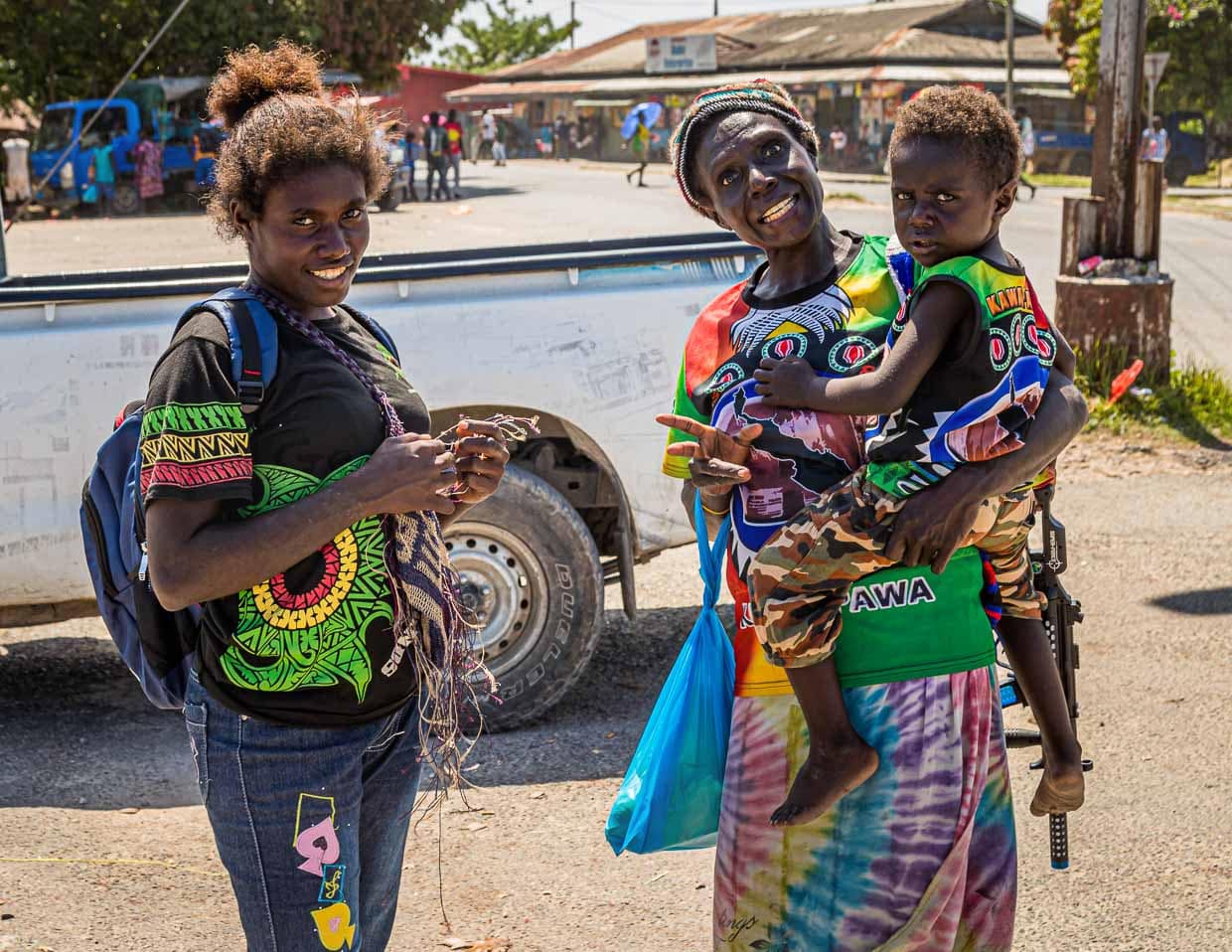 Nach jahrzehntelanger Isolation dürfen sich die Menschen wieder über ausländische Besucher freuen. Waffen werden nur noch von Kindern als Spielzeug getragen / © Foto: Georg Berg