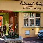 Hinter der unscheinbaren Fassade verbirgt sich eine große Tradition. Seit 1840 produziert die Nummer Vier der Senfproduzenten Frankreichs hinter diesen Mauern auf einem Grundstueck im Herzen von Beaune: La Moutarderie Edmond Fallot / © Foto: Georg Berg