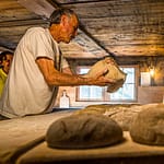 In Erschmatt werden die für das Schweizer Kanton Wallis typischen Roggenbrote gebacken / © Foto: Georg Berg