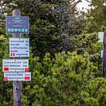 Im Wandergebiet des Ballons des Vosges Naturpark geht es immer den roten Rechtecken nach / © Foto: Georg Berg