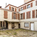Hinterhof in der Altstadt von Saint Chamond, Frankreich / © Foto: Georg Berg