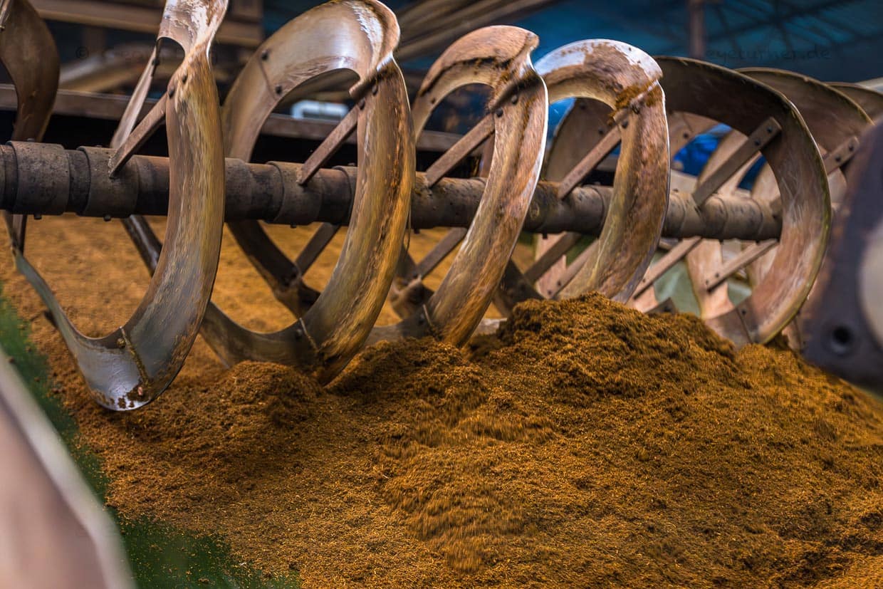 Nahaufname Messer einer Schneidemaschine für Teeblätter, Satemwa Estate, Thyolo / © Foto: Georg Berg