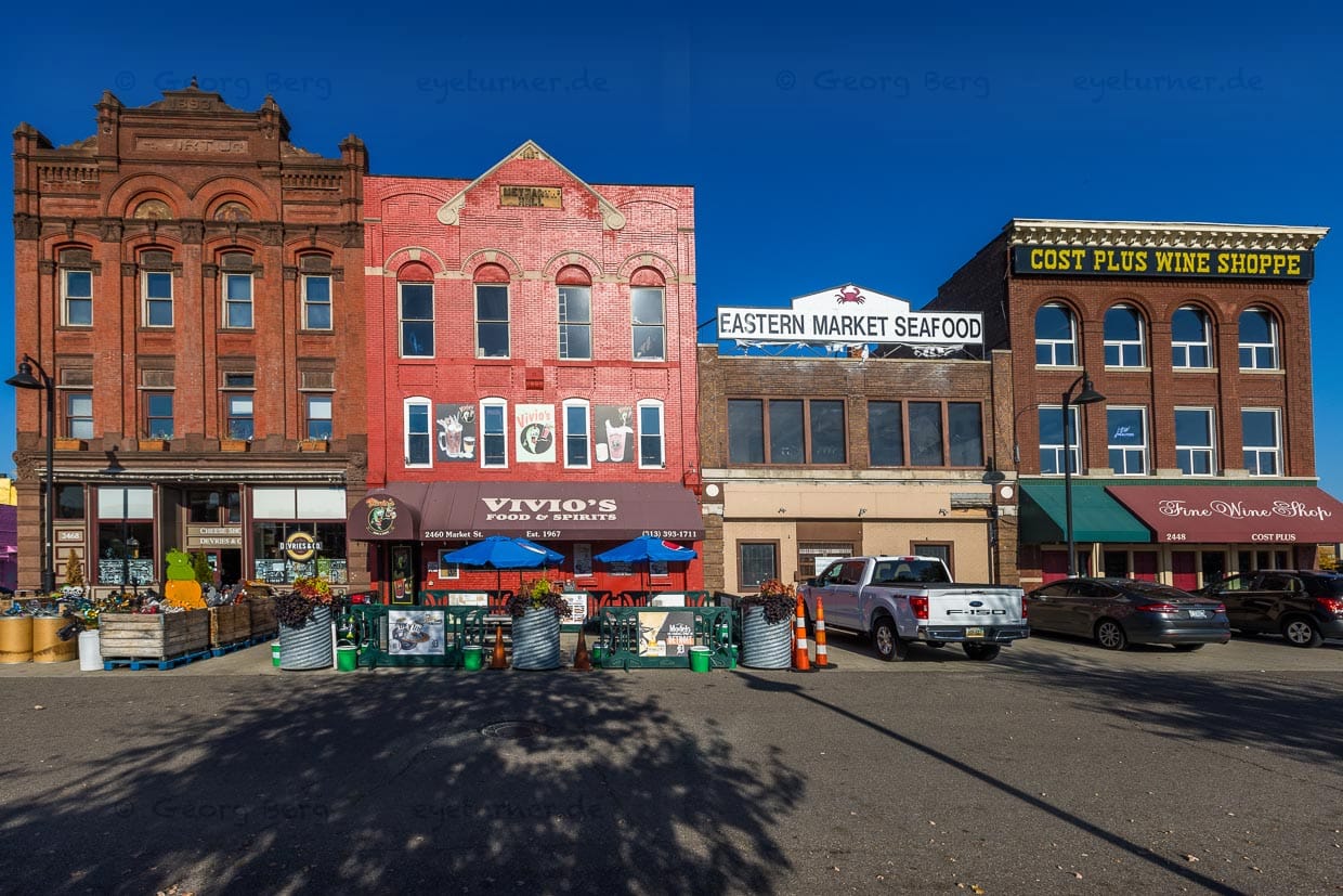 Häuserzeile am Eastern Market Detroit. Der größte Freiluft-Bauernmarkt in Michigan wurde 1841 gegründet und 1891 an seinen heutigen Standort verlegt / © Foto: Georg Berg