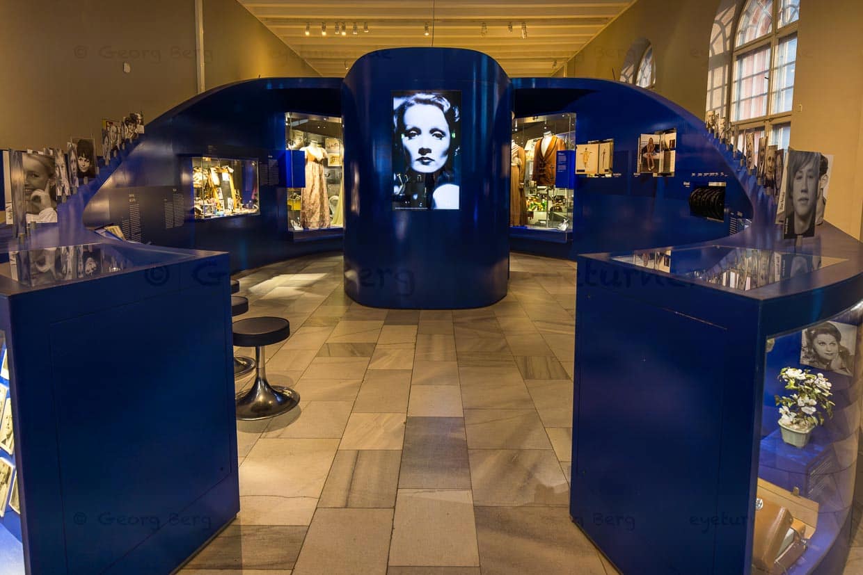 Dauerausstellung im Filmmuseum Potsdam. Im Zentrum der Sammlungen stehen das älteste Filmstudio der Welt in Babelsberg, seine Filmproduktionen und die Künstler, die dort an Filmen von Bioscop, Ufa, DEFA und Studio Babelsberg mitwirkten / © Foto: Georg Berg