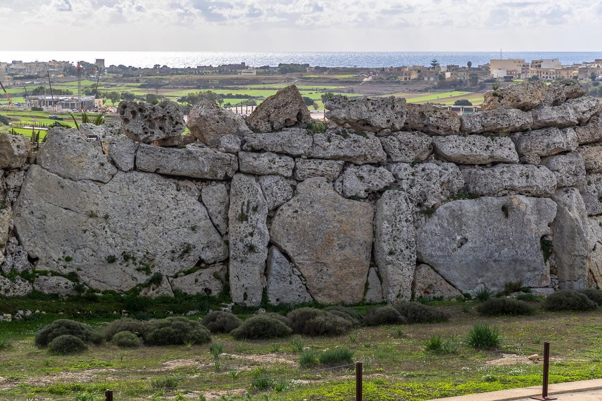 Bis zu 6 Meter hoch und älter als die ägyptischen Pyramiden sind die Tempel auf der zu Malta gehörenden Insel Gozo / © Foto: Georg Berg