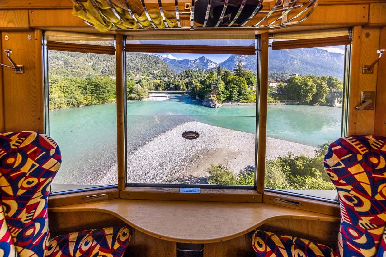 Vista desde el lujoso compartimento del Alpine Classic Pullman Express en la confluencia de los ríos Vorderhein e Hinterrhein cerca de Reichenau, Cantón de los Grisones / © Fotografía: Georg Berg