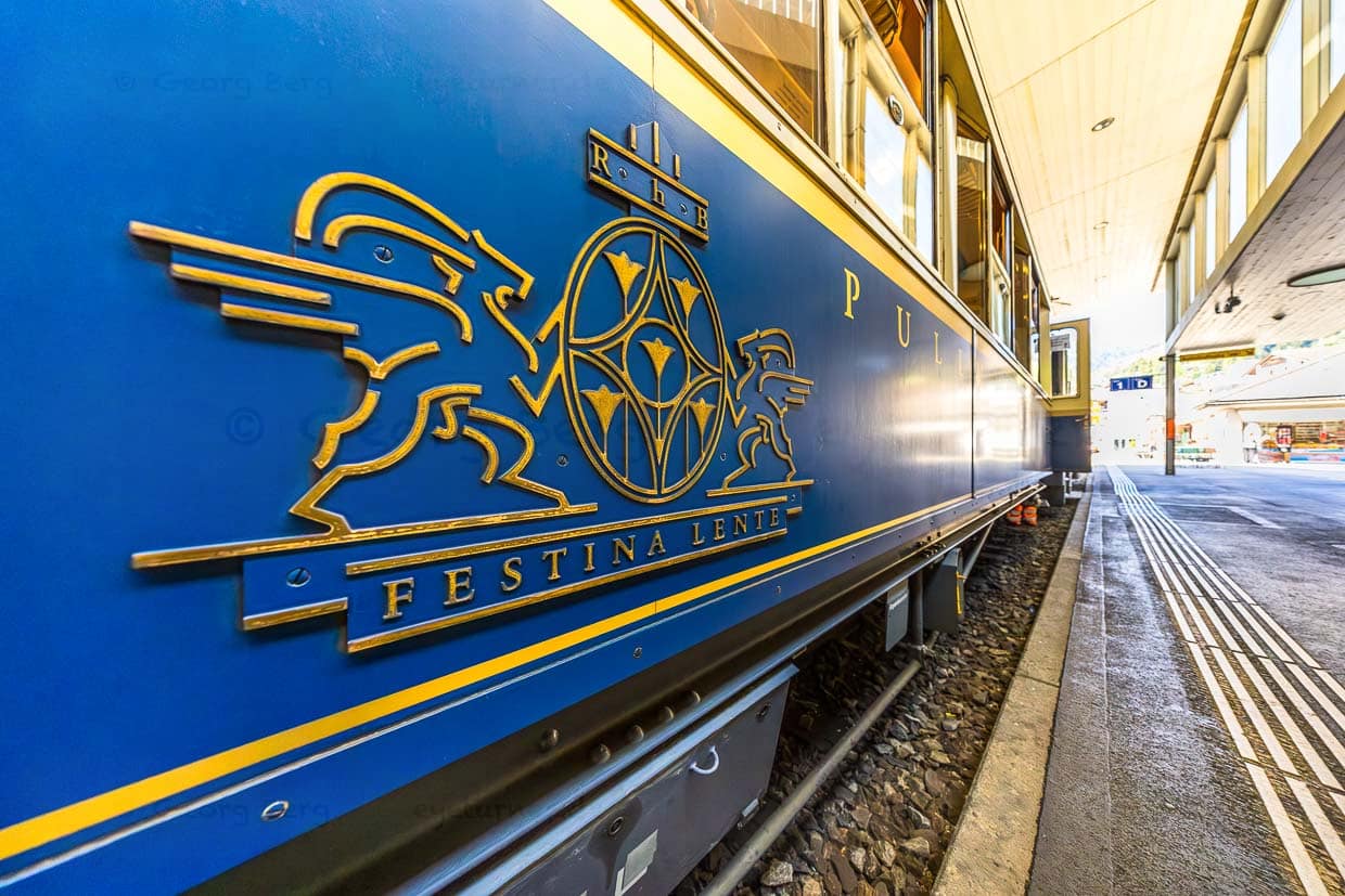 Logotipo de los trenes especiales de los Ferrocarriles Réticos, Suiza. Festina Lente