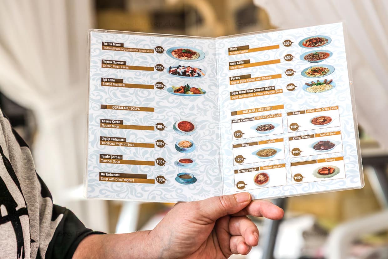 Preiswert und gut. Speisekarte des Restaurants Tık Tık Kadın Emeği / © Foto: Georg Berg