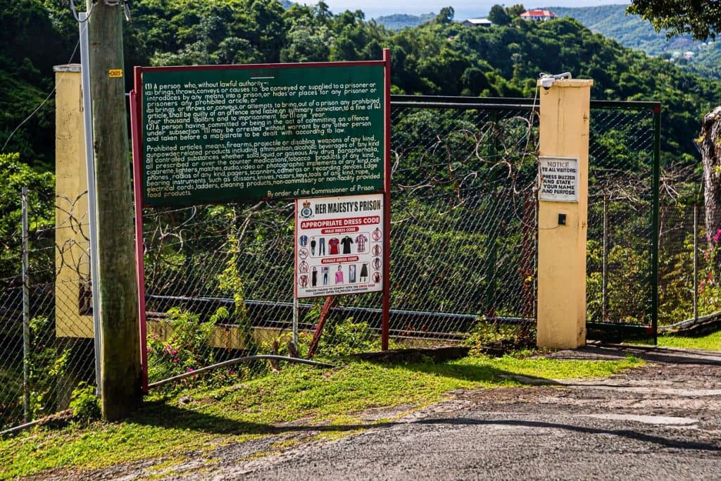 Dresscode für Besucher in Her Majesty's Prison: Verboten sind auch Kameras und Handys / © Foto: Georg Berg