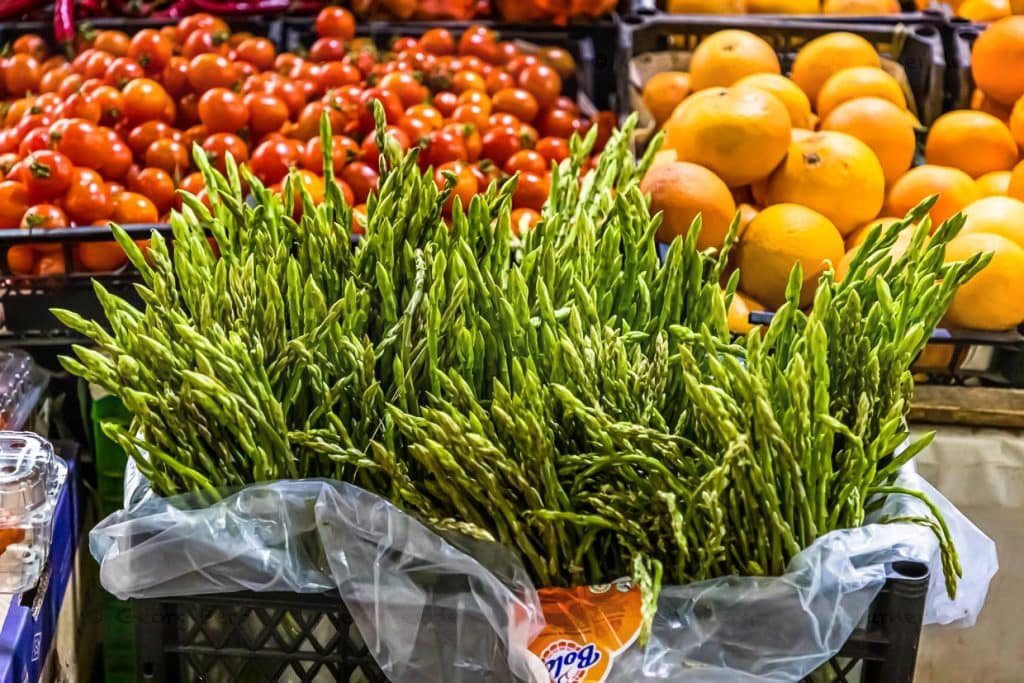 Wilder Spargel an einem Marktstand auf Zypern / © Foto: Georg Berg