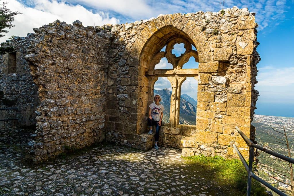 Mutmaßlich aus diesem Fenster stürzte die Prinzessin all ihre Handwerker nach getaner Arbeit / © Foto: Georg Berg