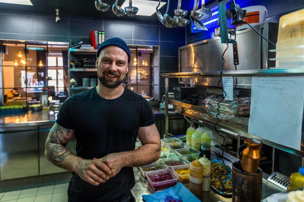 Küchenchef Manuel Burke im Restaurant WKK, Wilde Kloster Küche, Newcommer im Gault & MIllau 2021 sowie Nennung im Michelin Guide 2023 / © Foto: Georg Berg