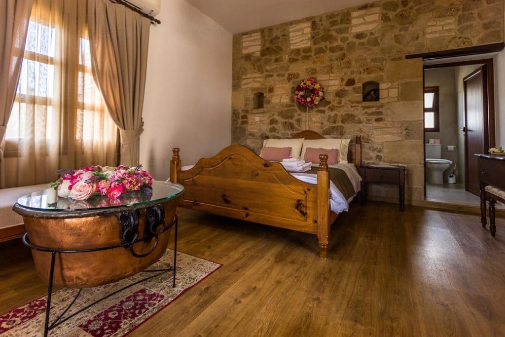 Zimmer im Boutique Hotel Hanna Koumi in Kormakitis / Korucam, Zypern. Das Haus stammt aus dem 16. Jahrhundert / © Foto: Georg Berg