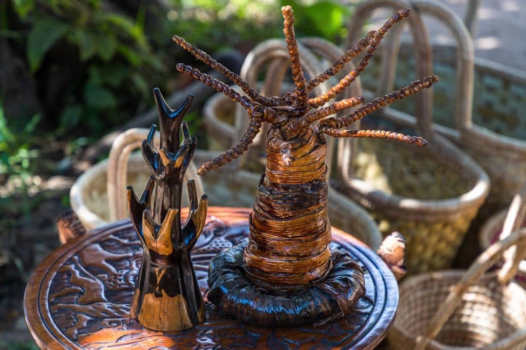 Souvenirs aus Malawi. Baobab Bäume gelten in Afrika als Bäume des Lebens / © Foto: Georg Berg