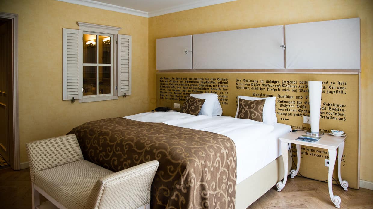 Bei der Ankunft kann man übrigens aussuchen, ob das Standardkopfkissen ergänzt werden soll durch eines von vier weiteren Kissen / © Foto: Georg Berg