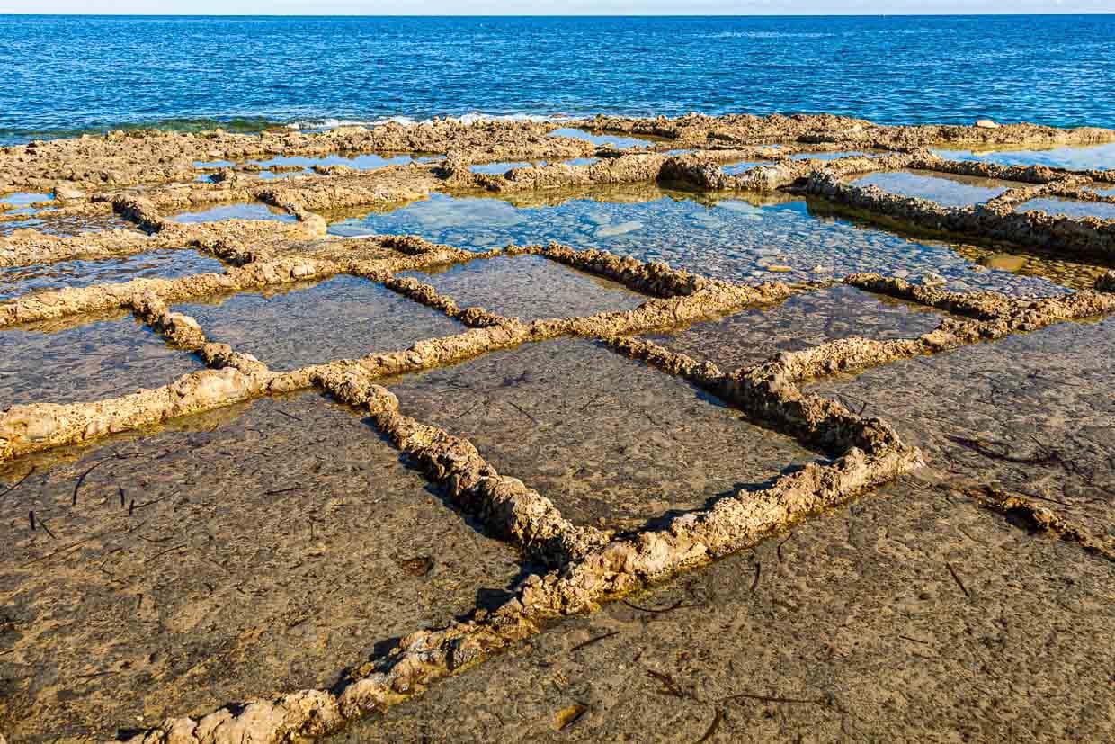 Die alten Salinen werden erst ab Mai bewirtschaftet, wenn die Kraft der Sonne stärker wird / © Foto: Georg Berg