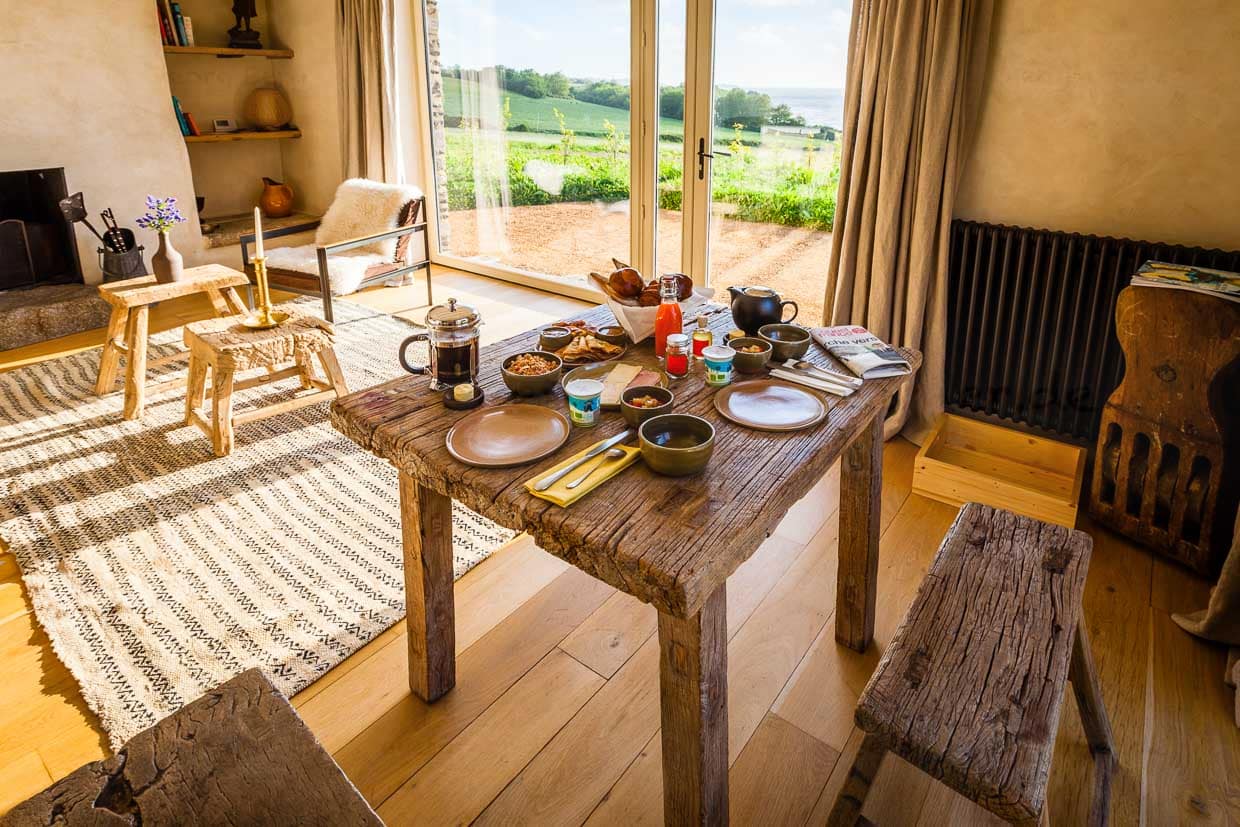 Der Frühstückstisch ist gedeckt, der Kaffee gekocht / © Foto: Georg Berg