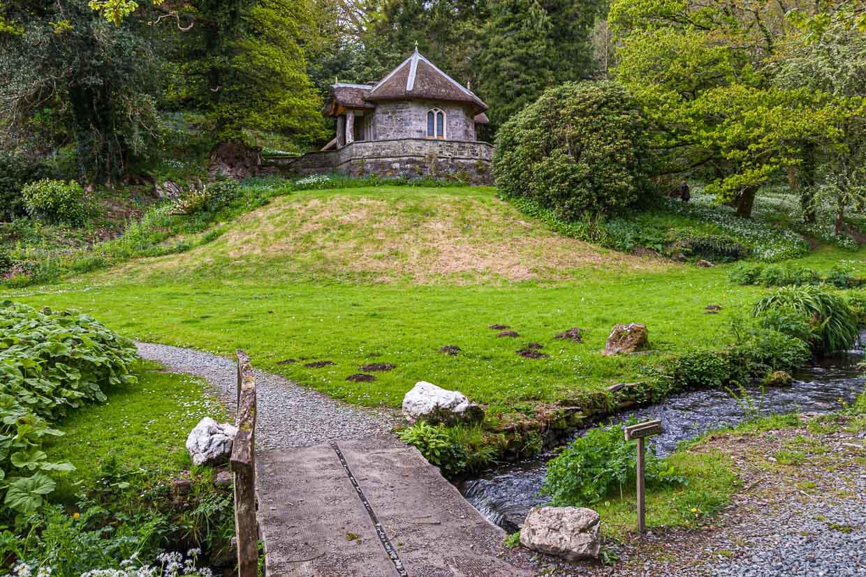 Ferienbeschäftigung für eine Herzogin. In der kleinen Molkerei konnte die Gnädigste originalgetreu Milchmagd spielen / © Foto: Georg Berg