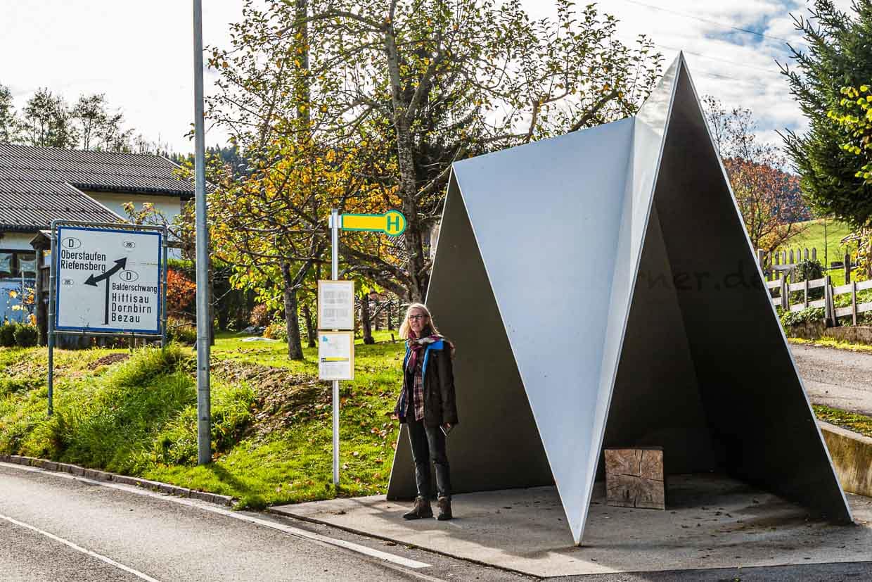Jan de Vylder, Inge Vinck, Jo Tailleu, Belgien. Eine spitzwinkige Situation, drei Richtungen treffen sich. Ein poetischer Akt der Faltung von dreieickigen Flächen oder die Abstraktion der Berge – der Alpen, so wurde der Bezug zur Natur geschaffen / © Foto: Georg Berg