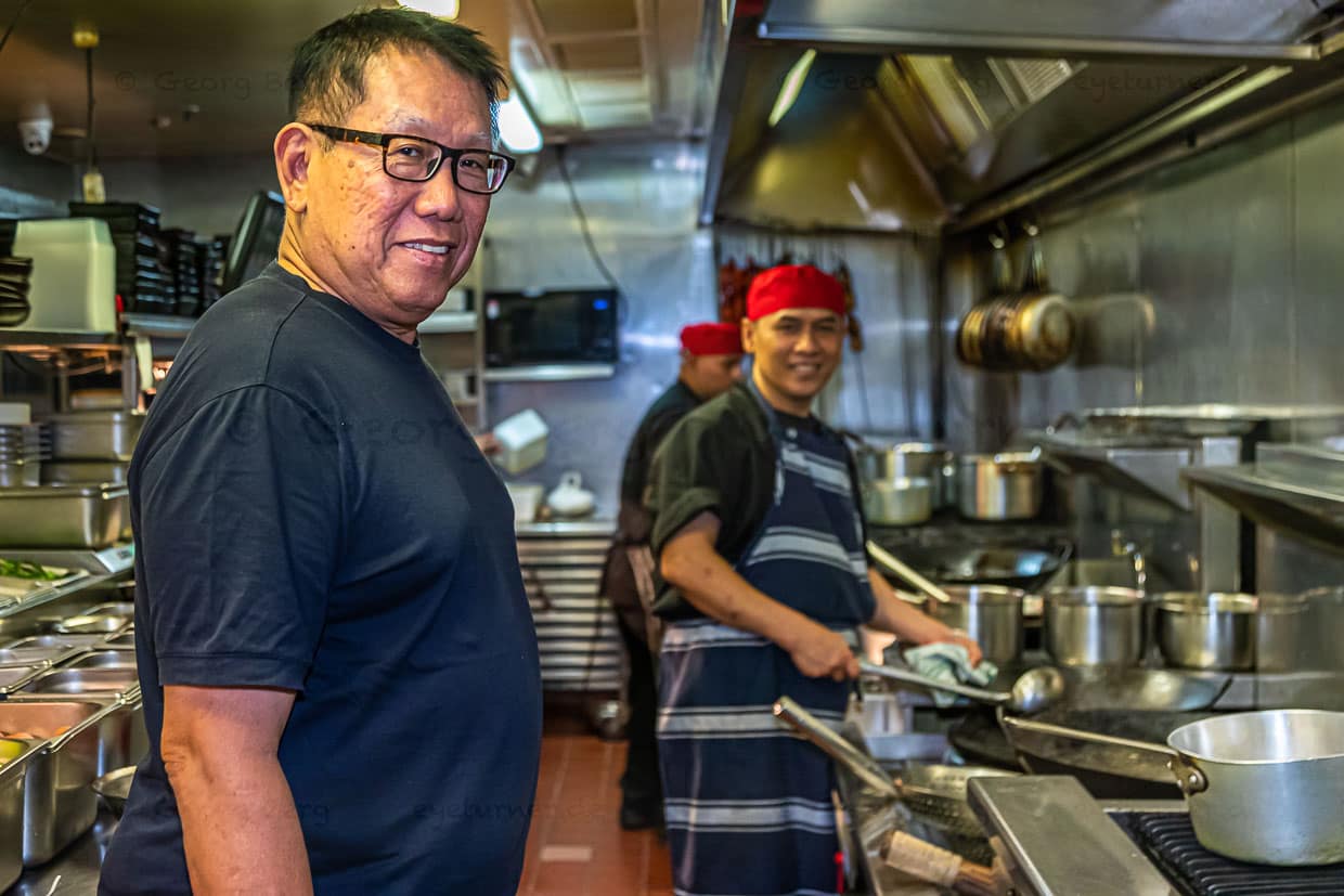 Jimmy Shu verlässt sich in der Küche auf seine Kollegen und packt bei Bedarf mit an / © Foto: Georg Berg