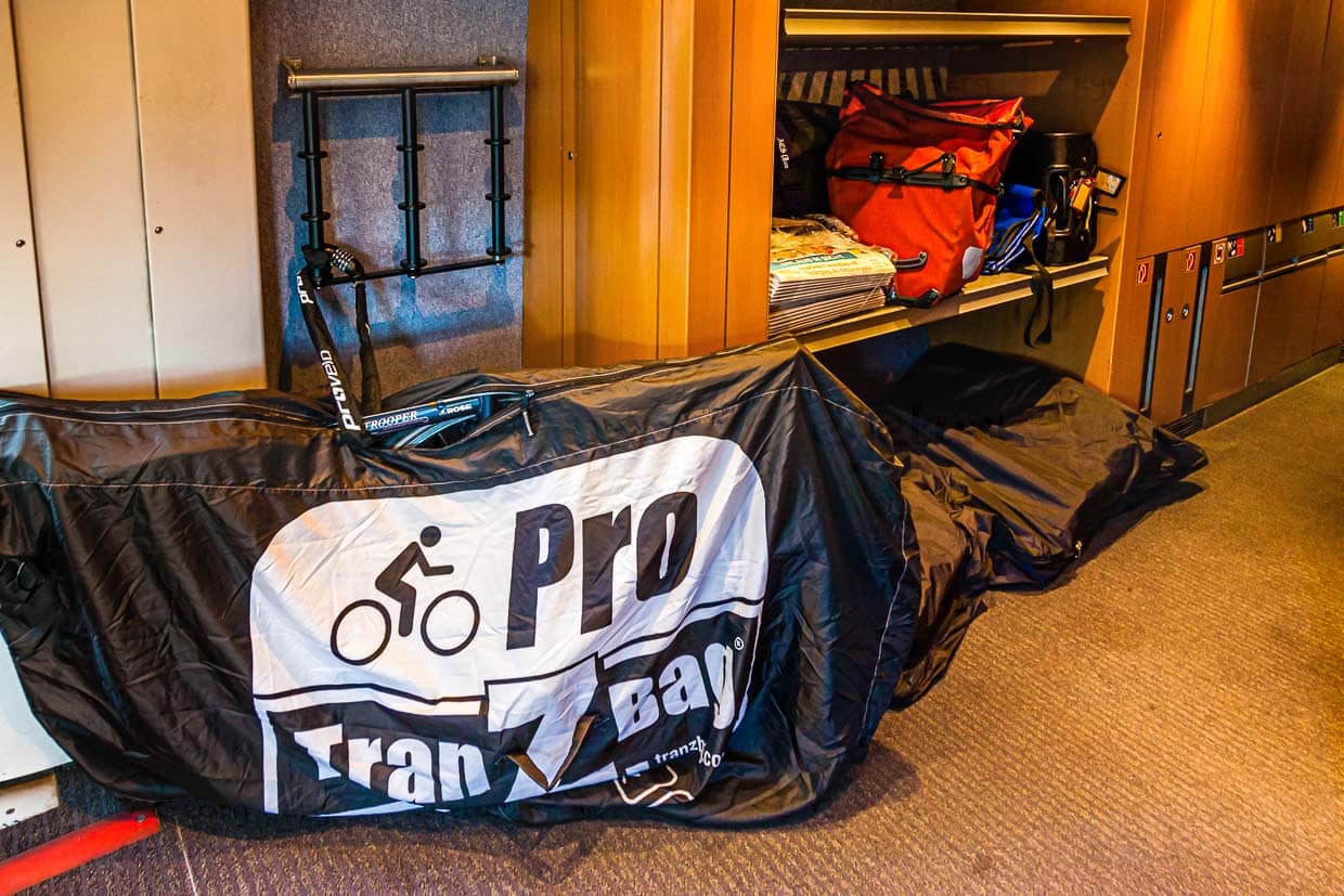 Zumindest in der ersten Klasse findet sich ein geeigneter Platz für Traglasten / © Foto: Georg Berg