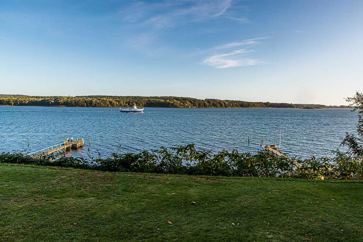 Der Bootsanleger am Hotel Stella Maris. Das Haus liegt direkt am Svendborg Sund / © Foto: Georg Berg