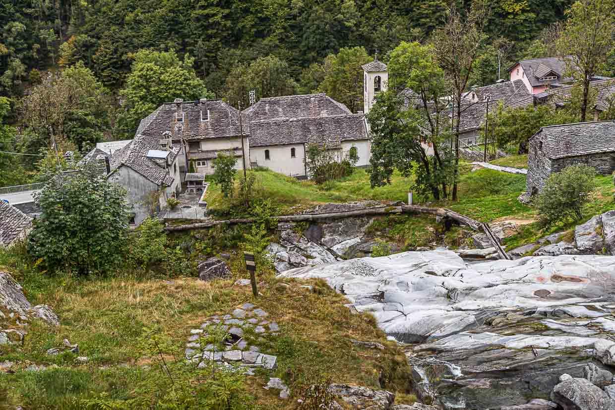 Effektive Steillage. Das Wasser rauscht in Vergeletto gleich an fünf Mühlen vorbei. Heute ist nur noch die Mühle von Ilario Galbani in Betrieb und gleichzeitig ein offenes Denkmal, das jederzeit besichtigt werden kann