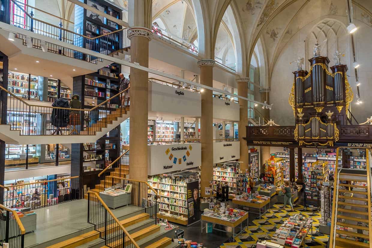 1466 begannen die Dominikaner mit dem Bau dieser Kirche. Seit 2013 ist die „De Broerenkerk“ in Zwolle umgewidmet zu einer Buchhandlung / © Foto: Georg Berg