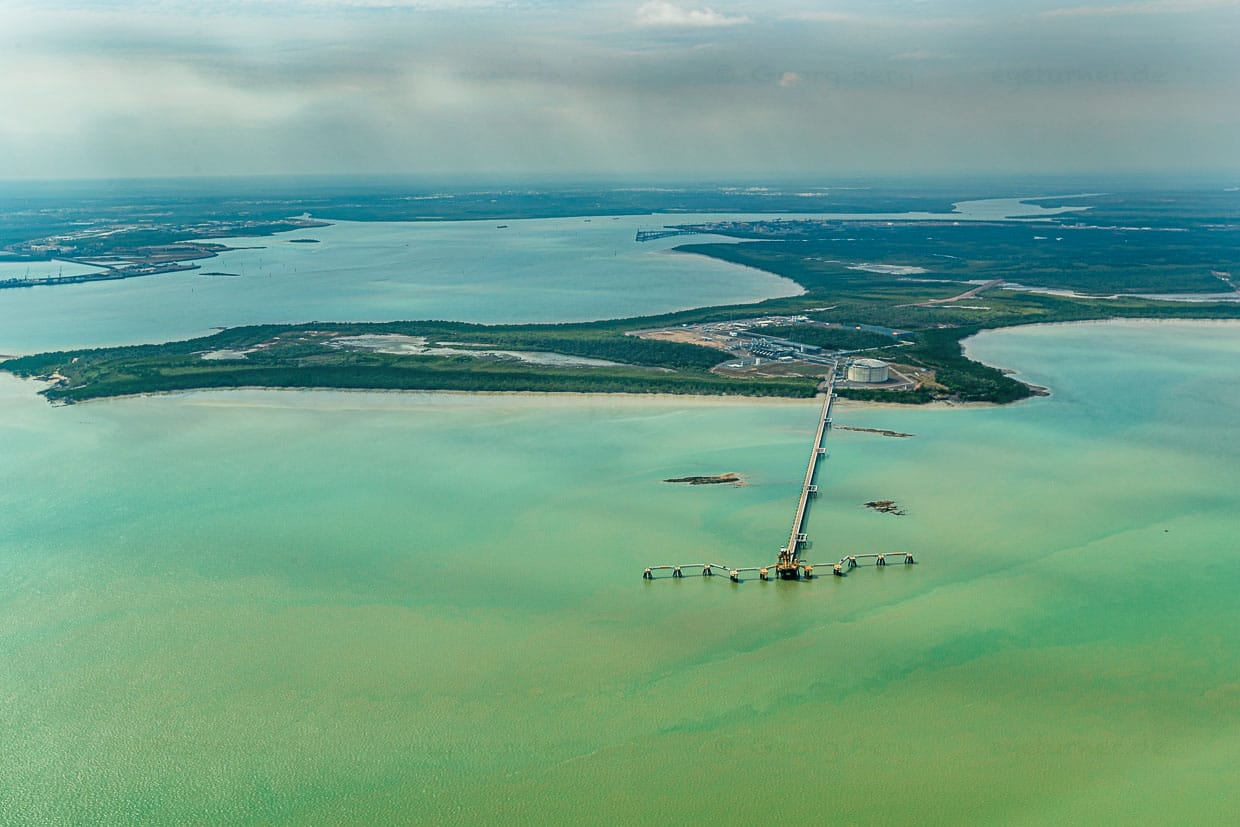 At the liquefied gas loading point in northern Australia, the deep-sea tankers can be filled directly / © Photo: Georg Berg