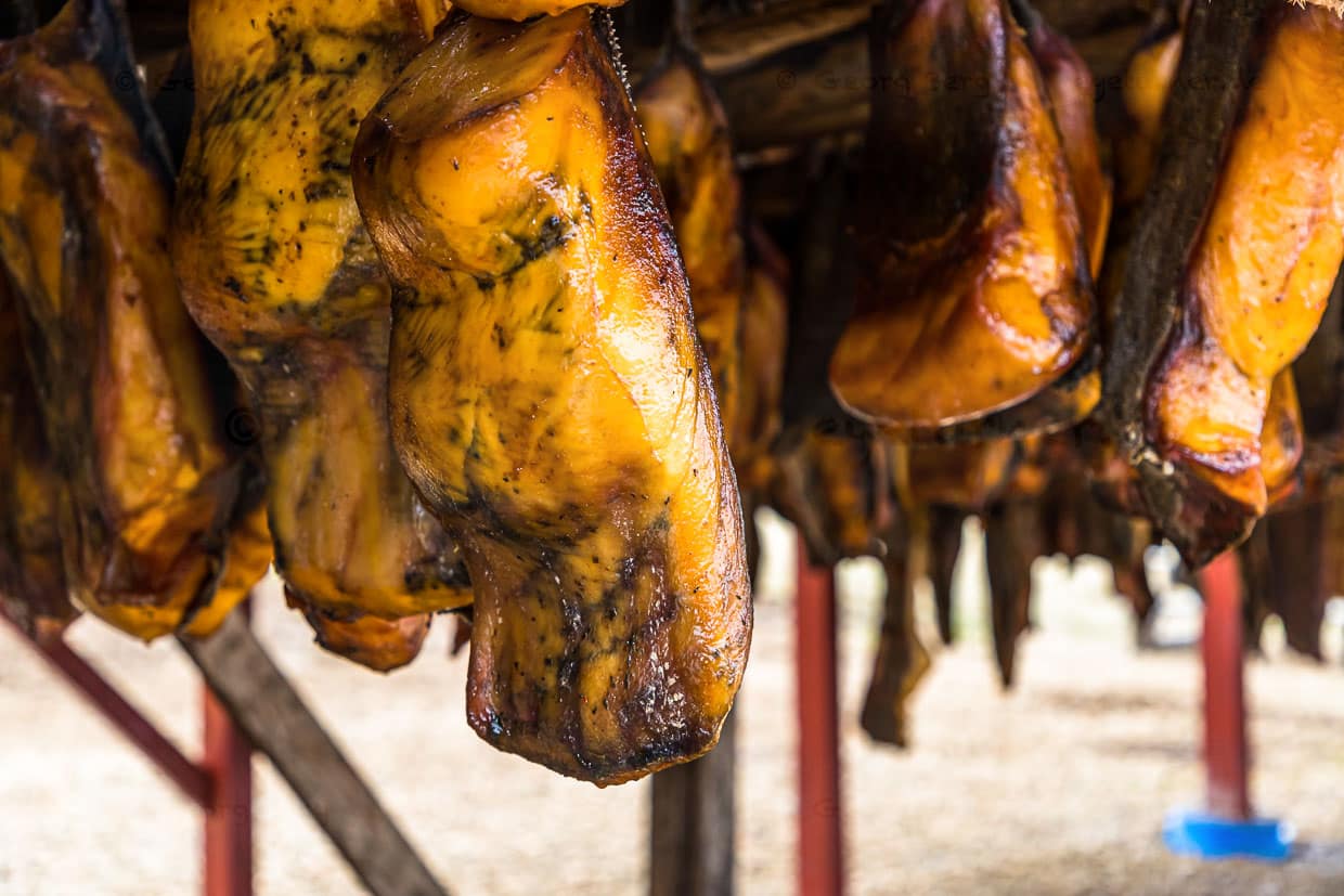 Greenland shark meat cannot be eaten without special preparation. It contains trimethylamine oxide, which is broken down during digestion to trimethylamine, which can be hazardous to health / © Photo: Georg Berg