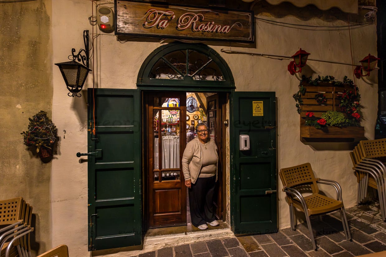 Rosina Tabone in front of her restaurant Ta' Rosina in the village of Sannat on Gozo / © Photo: Georg Berg