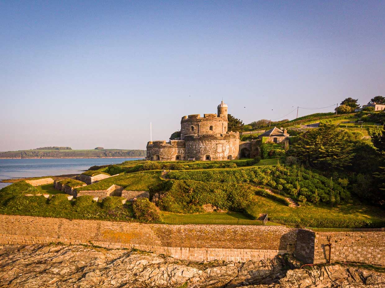 Die Burg von St. Mawes, gebaut von Heinrich VIII als Bollwerk gegen die Kreuzritter des Papstes / © Foto: Georg Berg