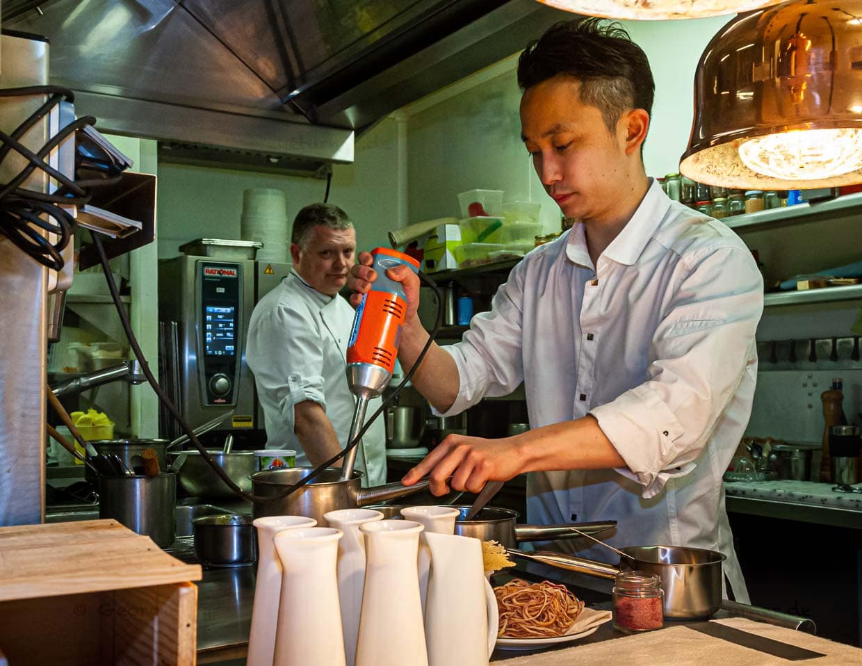 Loic LeBail mit Souchef Kazunori Tanigawa / © Foto: Georg Berg