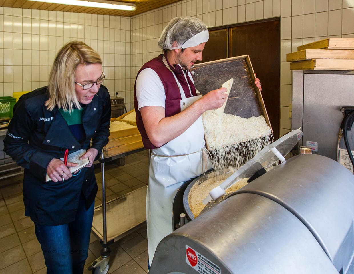 Auf geht’s: Kutter-Fahrt für Reis, Getreide und Meersalz / © Foto: Georg Berg