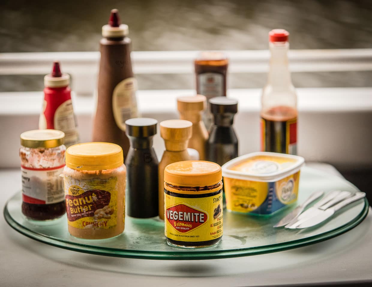 Das australische Vegemite Buffet: Vegemite enthält viel Vitamin B und Aussies schwören, dass sie nur deshalb selten von Mücken belästigt werden, weil sie es ständig essen / © Foto: Georg Berg