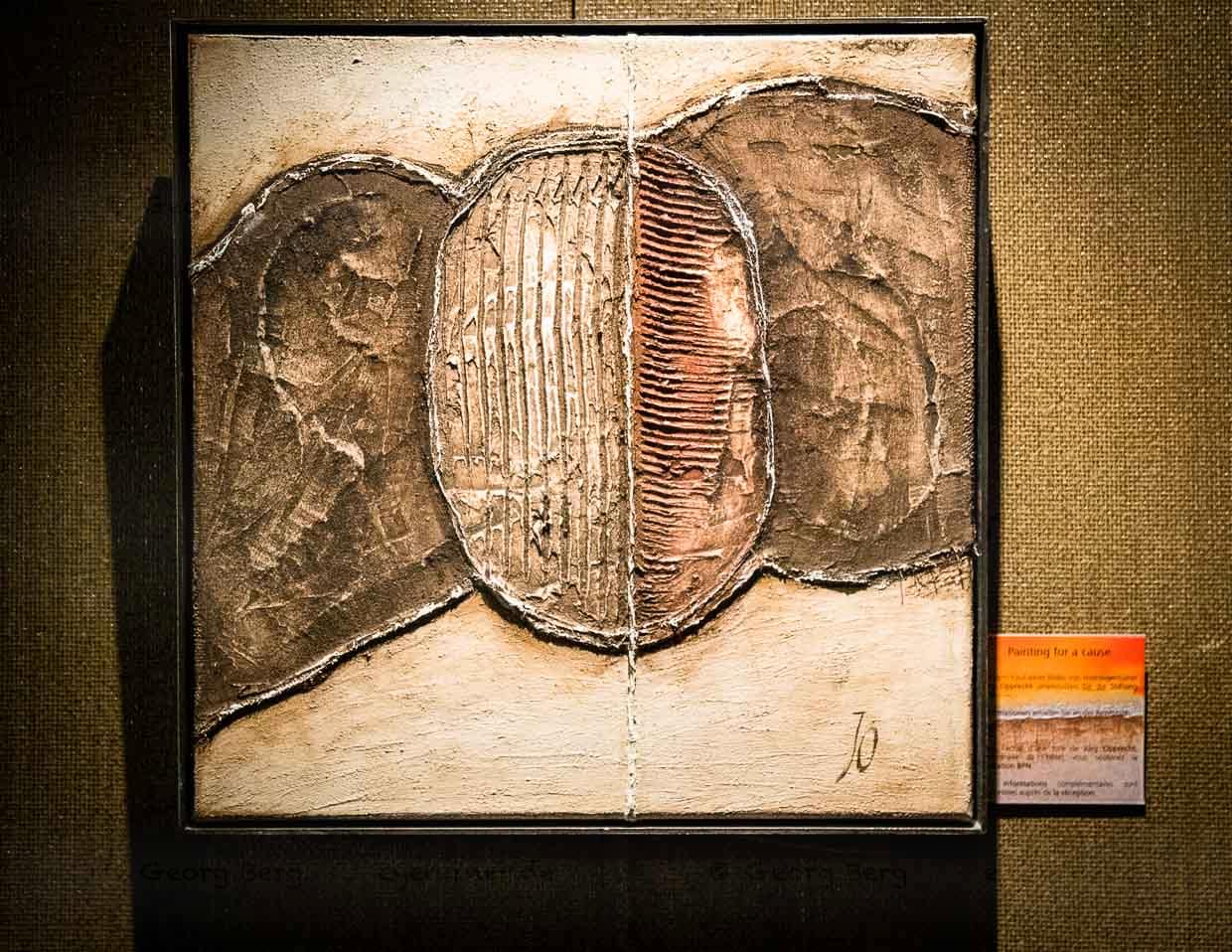 Einige Werke des Lenkerhof-Eigentümers Jürg Opprecht hängen im Hotel und ihr Verkaufserlös geht an die BPN-Stiftung / © Foto: Georg Berg