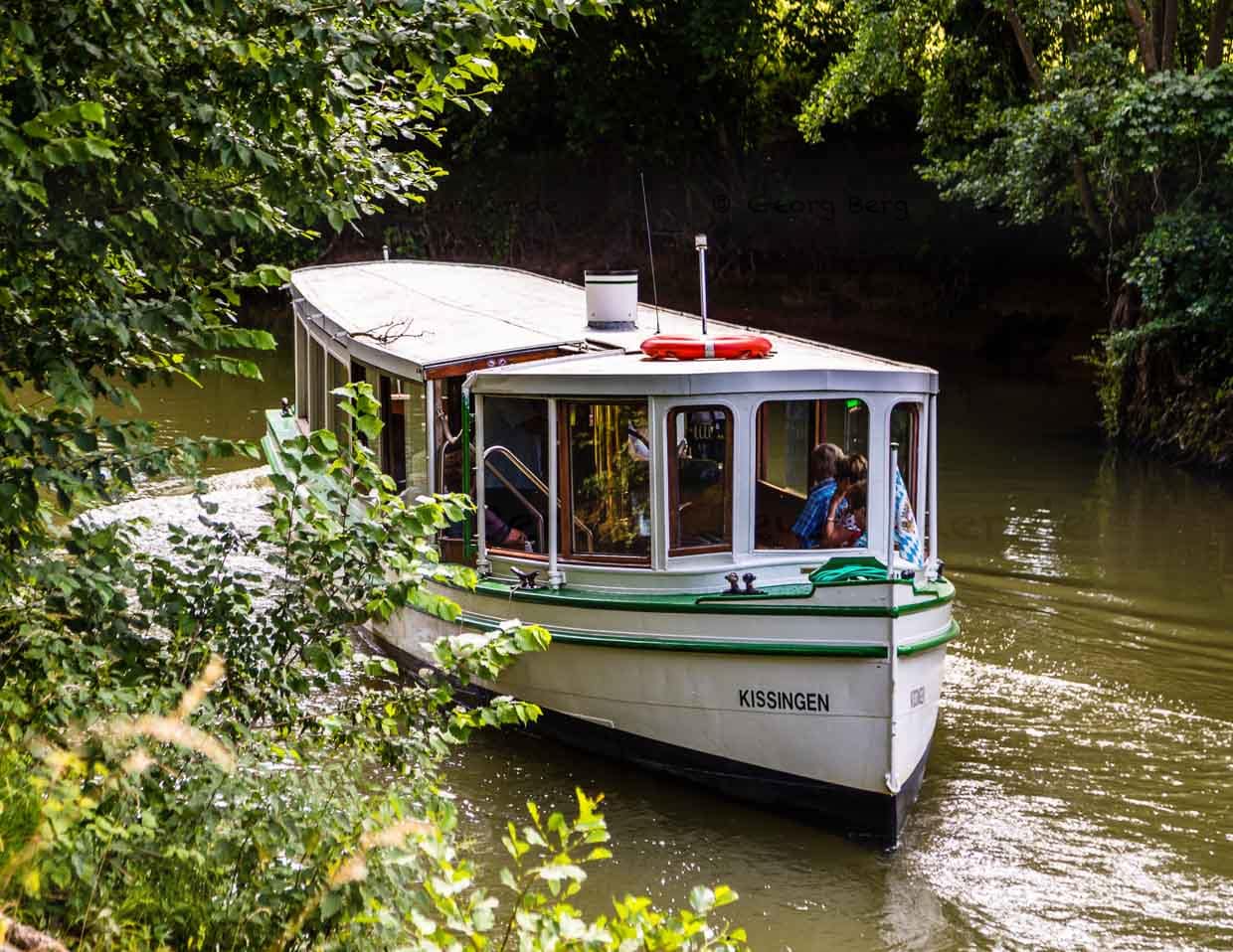 Ein Vergnügen aus vergangen Zeiten wird in Bad Kissingen bewahrt. Liebevoll wird das Linienschiff Dampferl genannt und pendelt zwischen Rosengarten und Oberer Saline / © Foto: Georg Berg