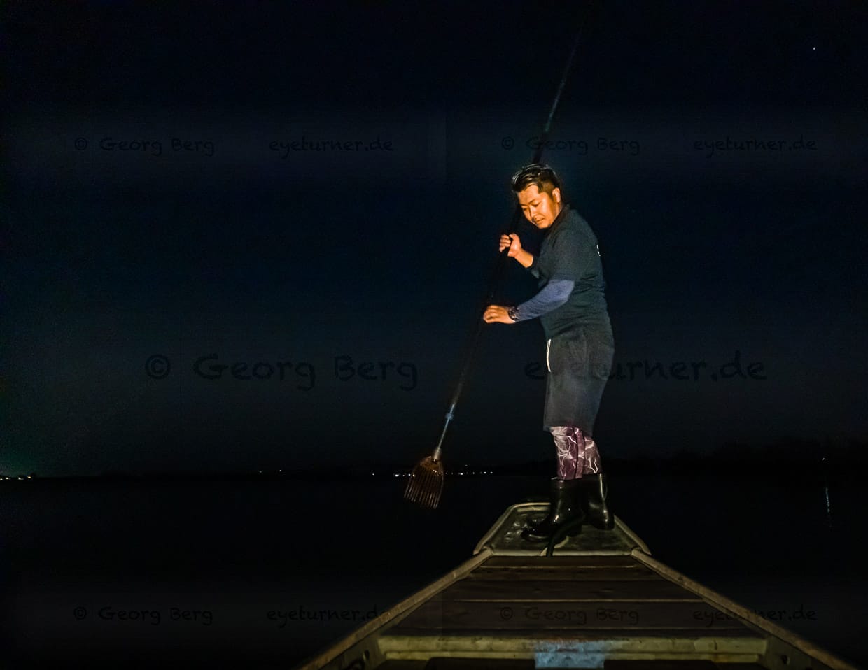 Zwölf-Zacken, Balance und zwei scharfe Augen sind nötig, um beim Speerfischen auch Beute zu machen / © Foto: Georg Berg