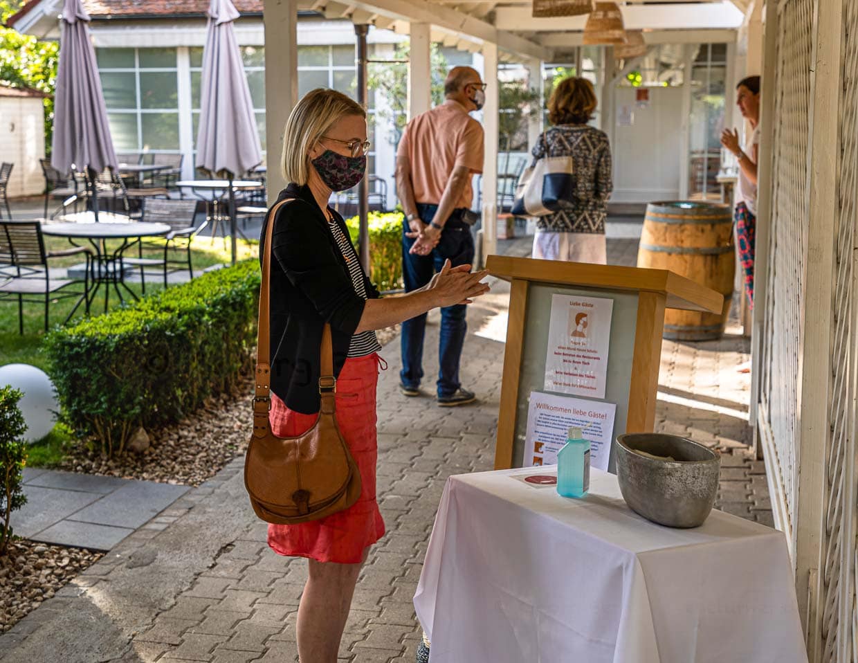 Aktuelle Hygineregeln gehören noch zum Alltag. Aber die Zeit während des Lockdowns wurde für viele kreative Ideen nach der Pandemie genutzt / © Foto: Georg Berg