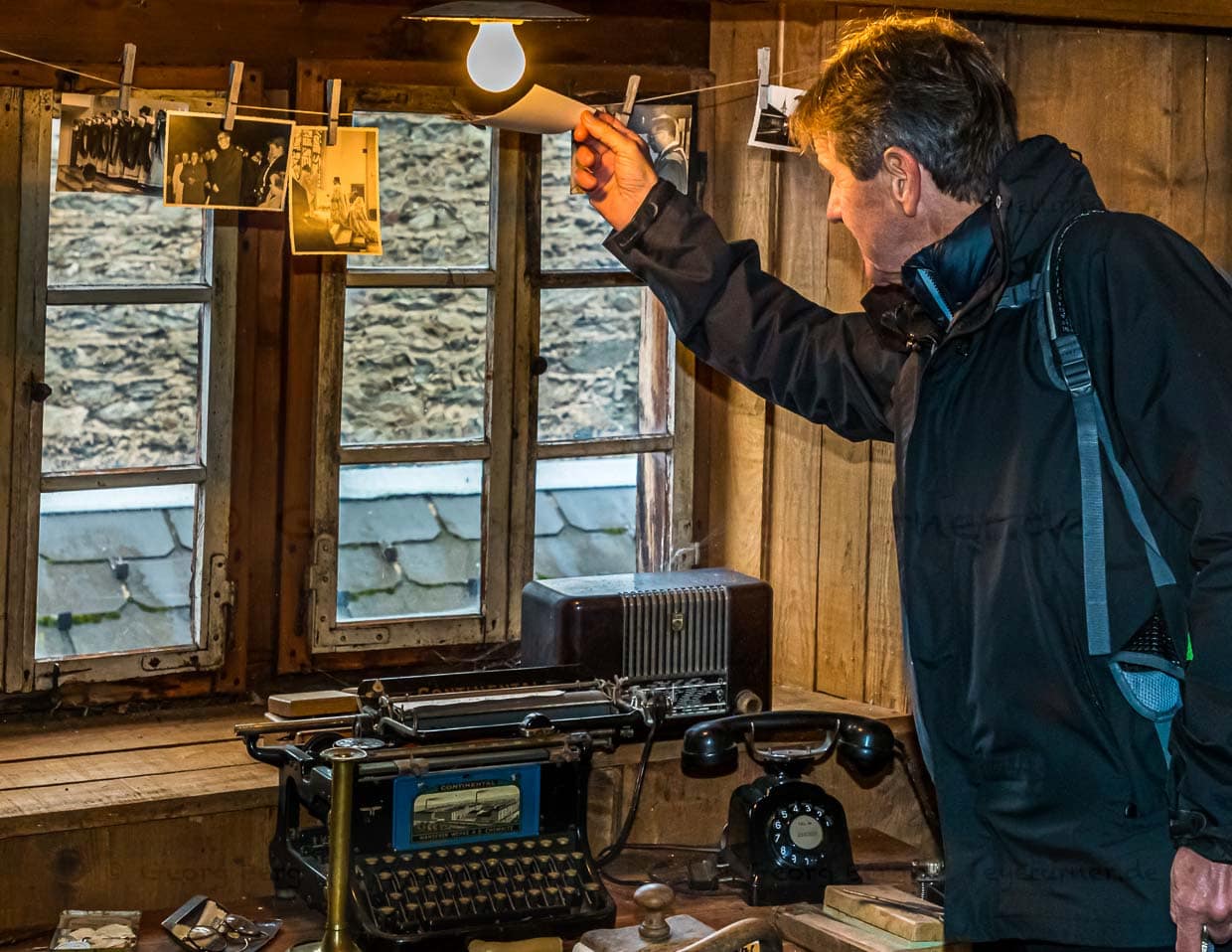 Remigius Pfaffen ist als Kind im selben Haus aufgewachsen und erinnert sich gut an die Persönlichkeit des Dorf-Fotografen Fridolin Imstepf / © Foto: Georg Berg
