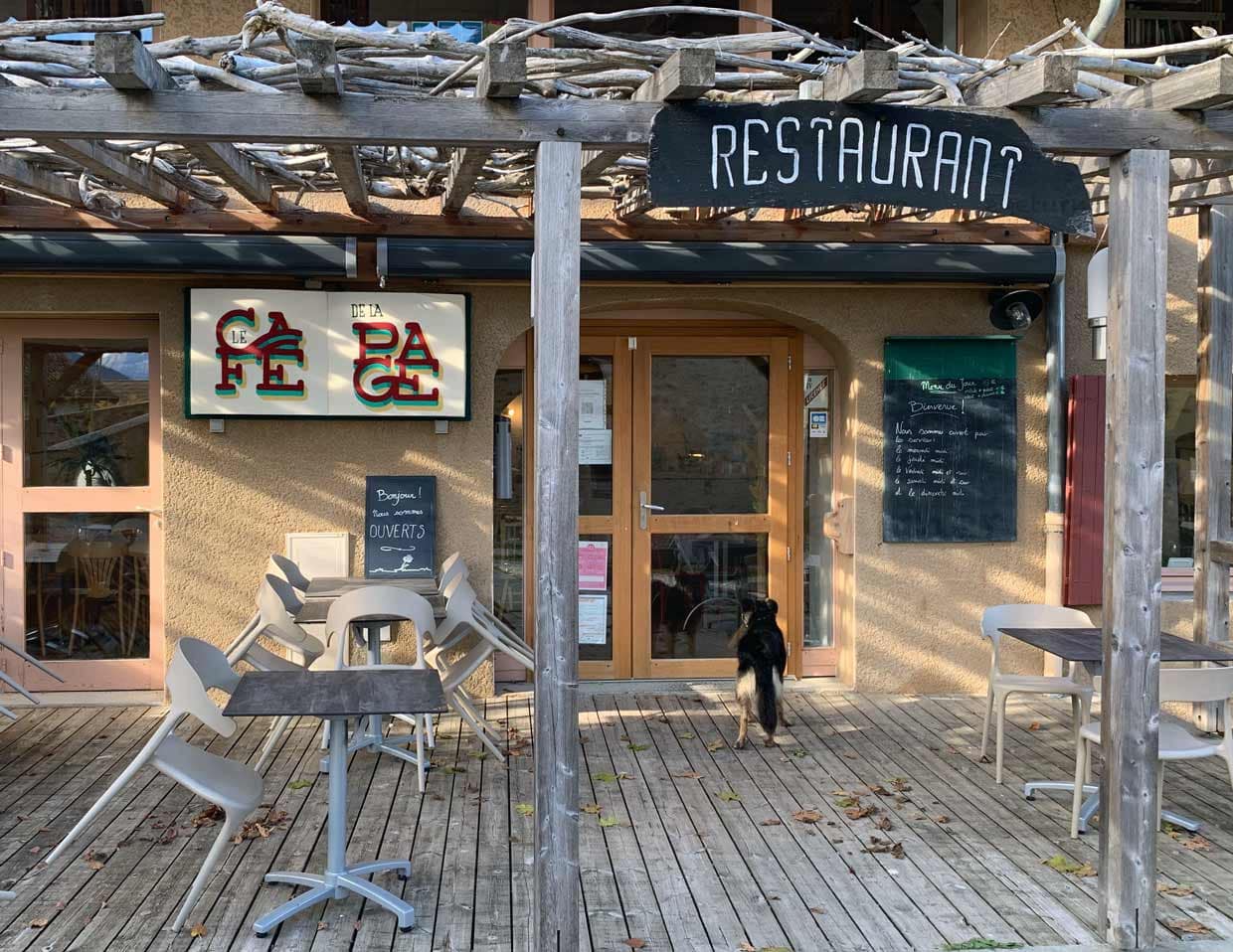 Cafe de la Page in Percy, Frankreich / © Foto: Georg Berg