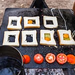 Das Frühstück krönt Sab mit einem Spiegelei im Outback-Style / © Foto: Georg Berg