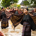 Indonesische Menschen in traditioneller Kleidung / © Foto: Georg Berg