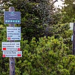 Im Wandergebiet des Ballons des Vosges Naturpark geht es immer den roten Rechtecken nach / © Foto: Georg Berg