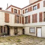 Hinterhof in der Altstadt von Saint Chamond, Frankreich / © Foto: Georg Berg