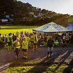 Auch Cricket-Mannschaften (im Hintergrund) feiern gerne mit, wenn die Hash House Harriers ihr Lebenselixier ausschenken / © Foto: Georg Berg